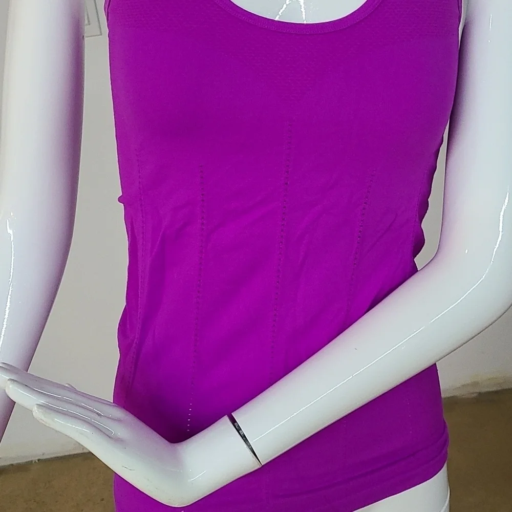 🦋 Fabletics Workout Top - Picture 2 of 7